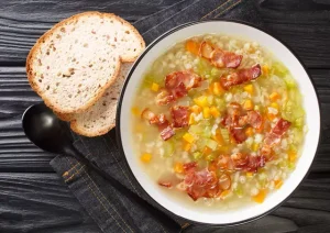 Read more about the article ซุปข้าวบาร์เลย์บุนด์เนอร์ (Bündner Gerstensuppe) 