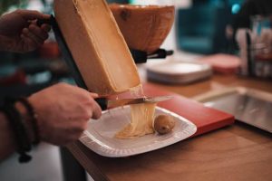 Read more about the article ราเคล็ตต์ (Raclette)